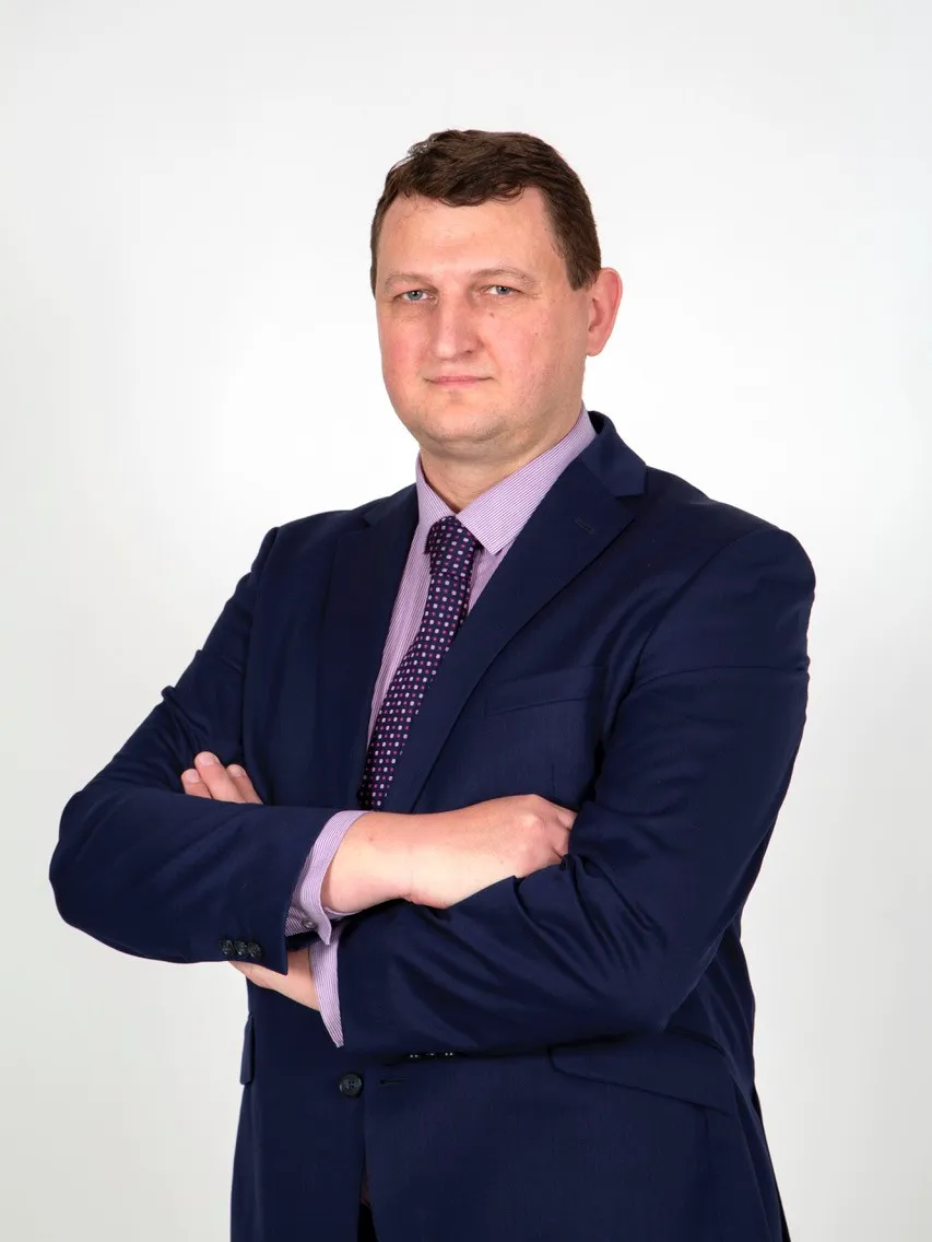 charley-formal-arm-fold2-34098-4911